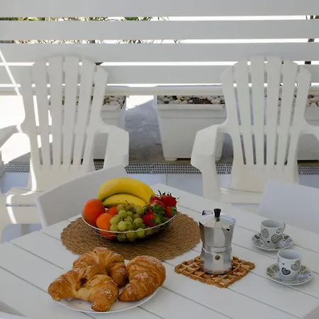 Ciciria - Private Seafront דירה אבולה